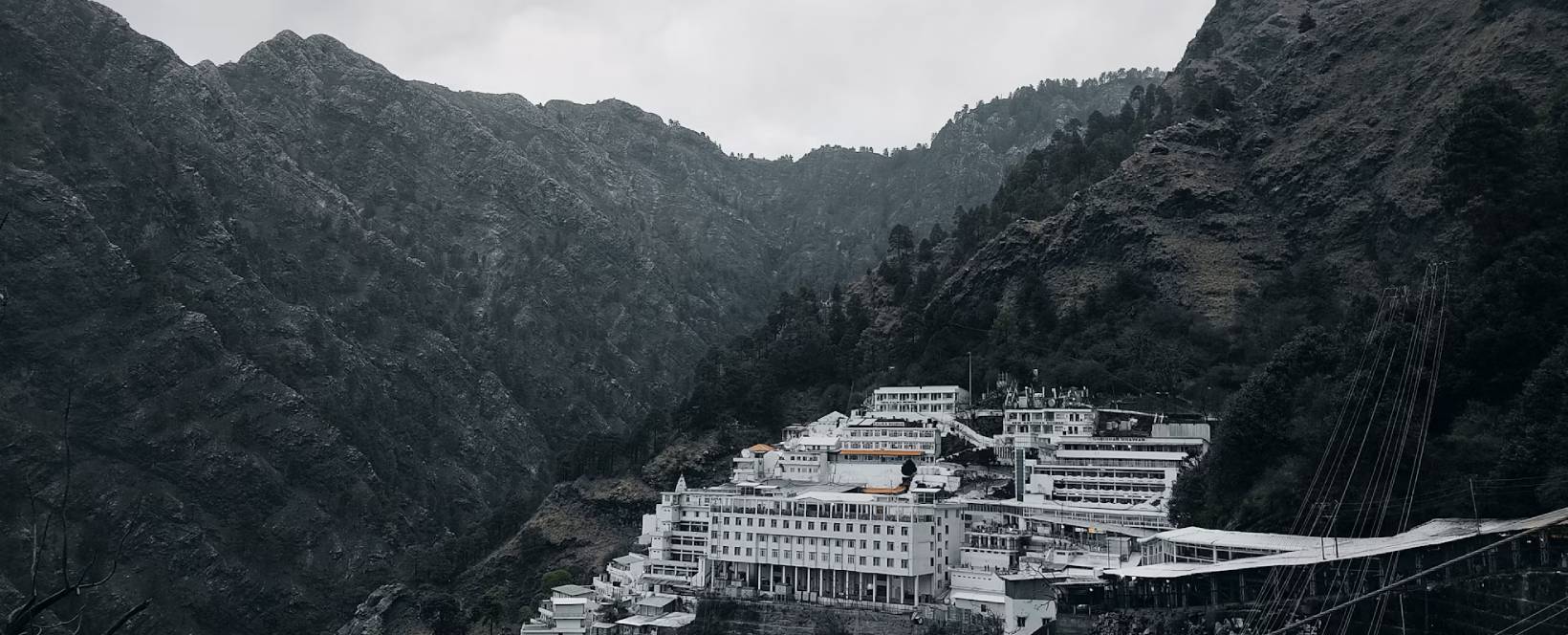 9D Jammu–Kashmir Tour: Vaishno Devi, Pahalgam & Srinagar